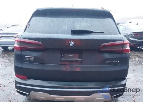 2021 BMW X5 Phev xDrive45E z USA, uszkodzony, nr VIN 5UXTA6C06M9F42425